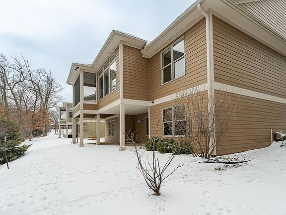 4th image of 848 Fox Valley Pl SW