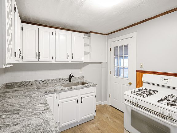 4th image of 269 School St #A