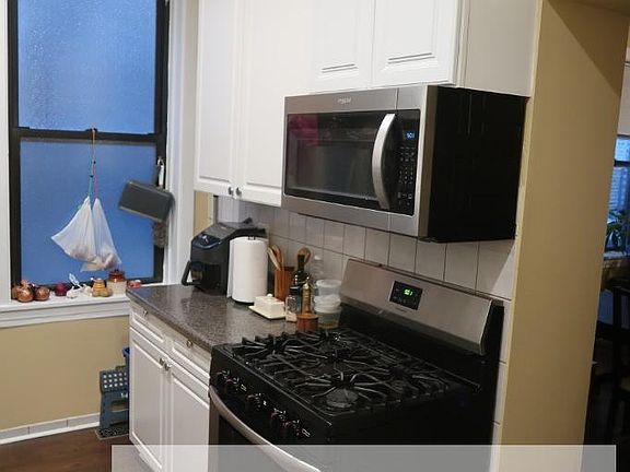 2nd image of 1353 N Ashland Ave APT 1E