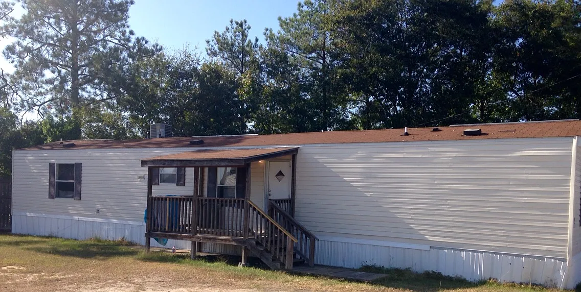 3 bed, 980 sqft, $950 — Photo 1