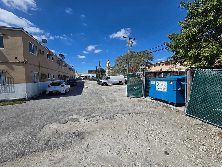 1895 NW 35th St #18 — Photo 17