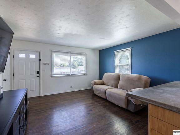 5th image of 5825 N St