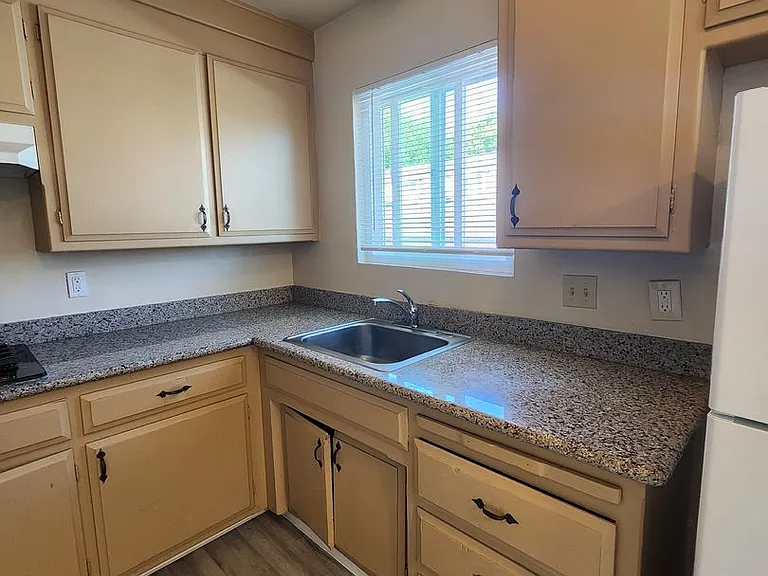 350 - 2905 Old Almaden Rd — Photo 7
