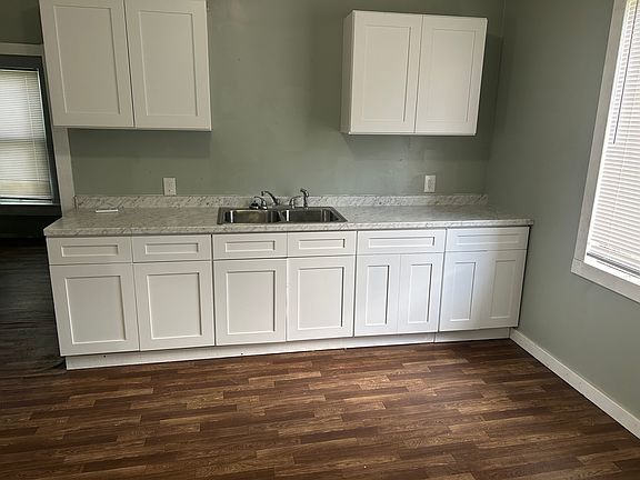 2nd image of 209 N Walnut St