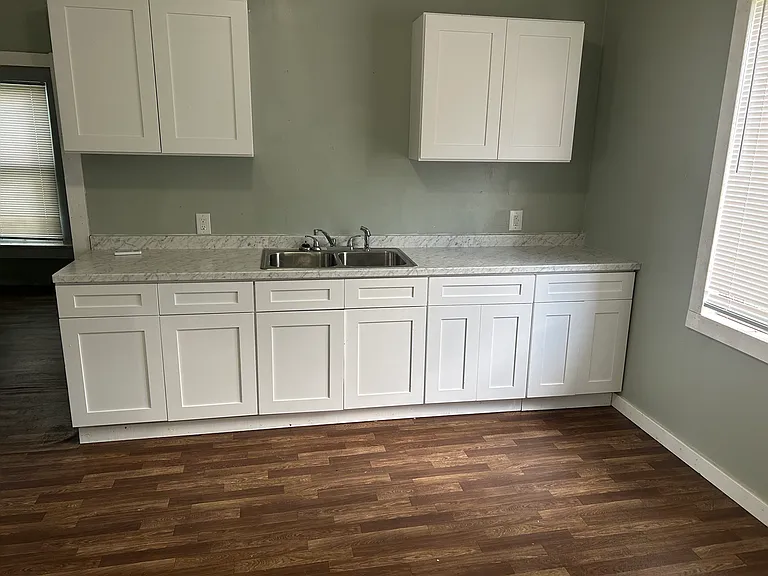 209 N Walnut St — Photo 2