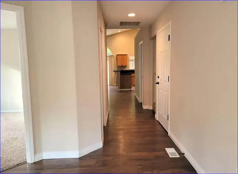 4 bed, 1600 sqft, $2,699 — Photo 3