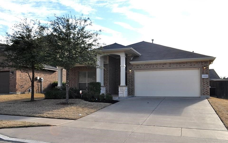 Welcome Home, relax on your front porch and enjoy the sunsets.