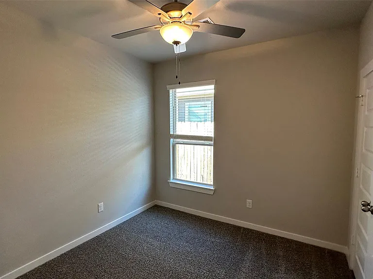 9804 Grosbeak Ln — Photo 8