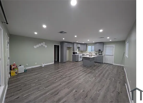 8712 Tilden Ave — Photo 2