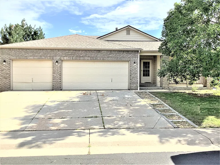 18504 E Bethany Pl — Photo 1