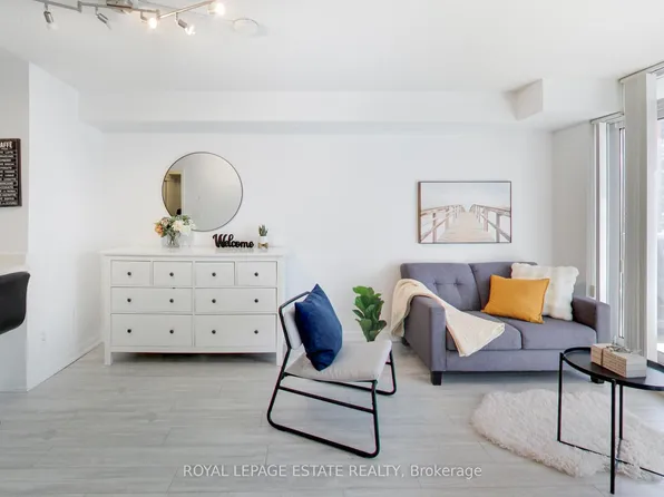 4978 Yonge St #808, Toronto, ON M2N 7G8