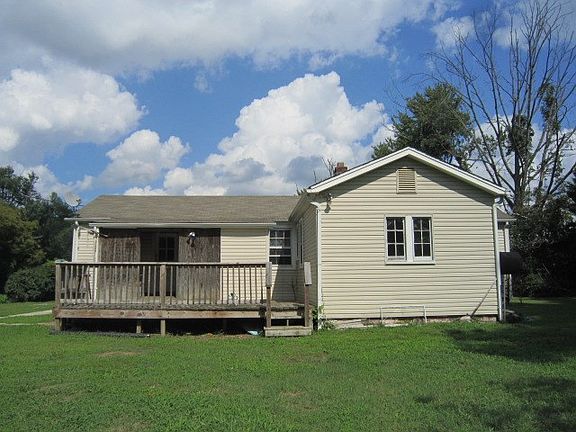 3rd image of 200 Lakeside Dr