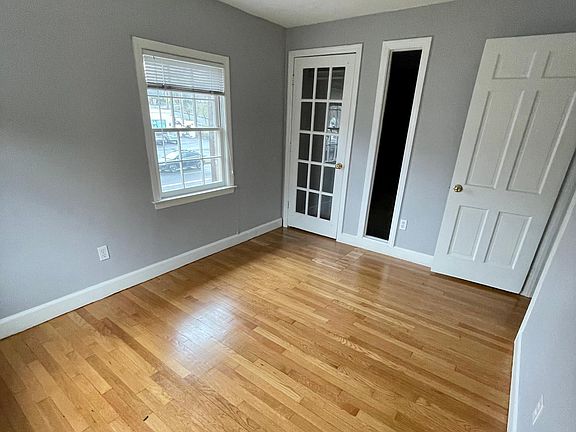 3rd image of 1640 Whitney Ave Floor 2