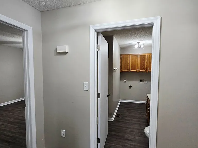 Country Shores Apartments — Photo 59