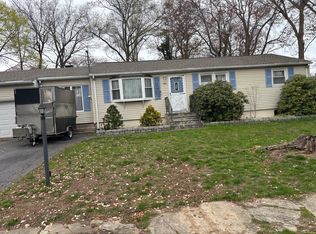 41 Appletree Ln, Milford, CT 06461