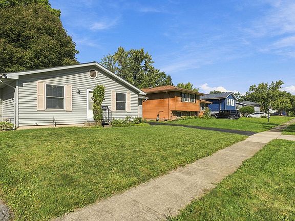 3rd image of 2255 Cardston Dr