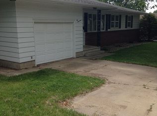 1017 1st St SE, Waverly, IA 50677