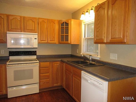5th image of 615 W 17th St