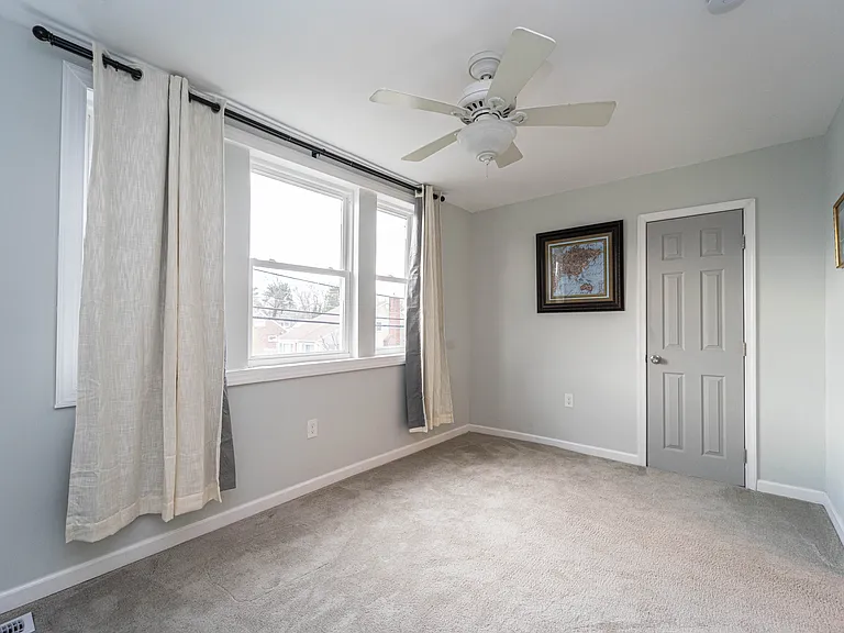 8033 Edgewater Ave — Photo 36