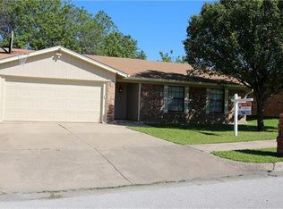 6221 Sunnybrook Dr, Watauga, TX 76148
