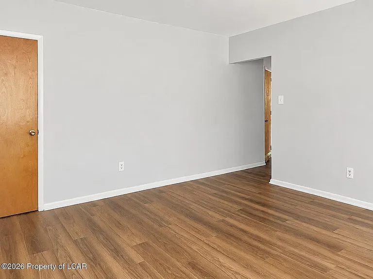 17 Catlin Ave — Photo 3