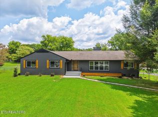 220 Locha Poka Dr, Maryville, TN 37803