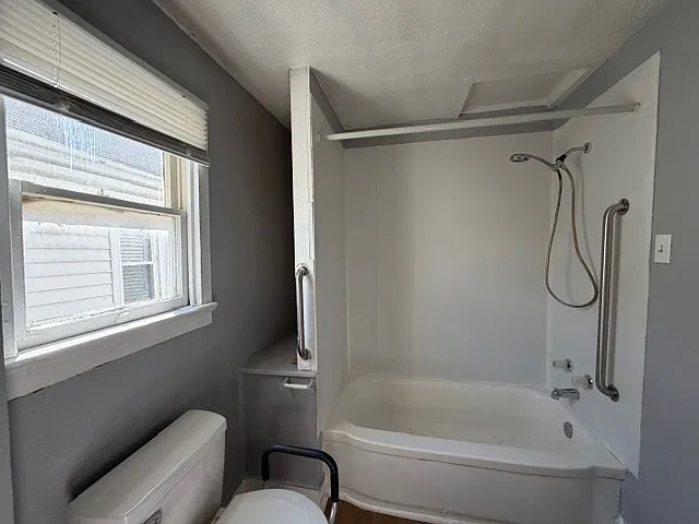 317 Commercial - 1 — Photo 4