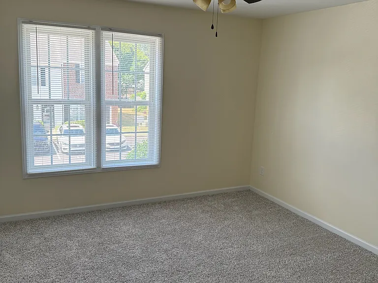 33 Cheltenham Dr — Photo 21