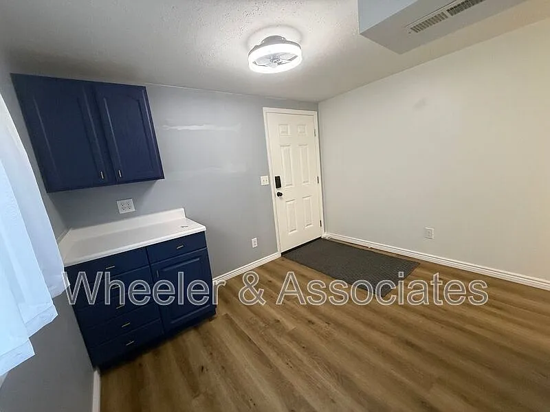 2 bed, 1.0 bath, 1000 sqft, $1,395 — Photo 3