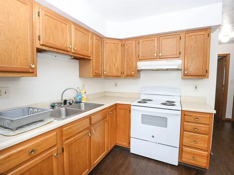 726 Beechurst Ave — Photo 8