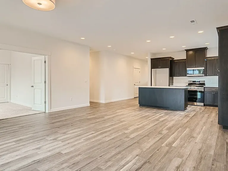 5135 Parkway Dr NE — Photo 4