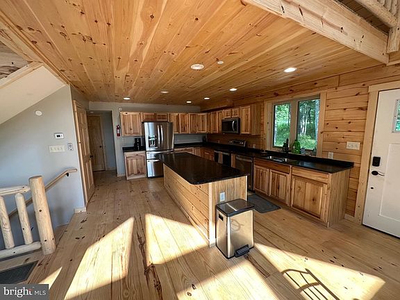 5th image of 118 Sandstone Cir