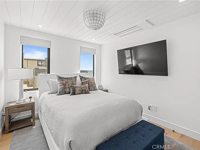 2200 The Strand #B — Photo 22