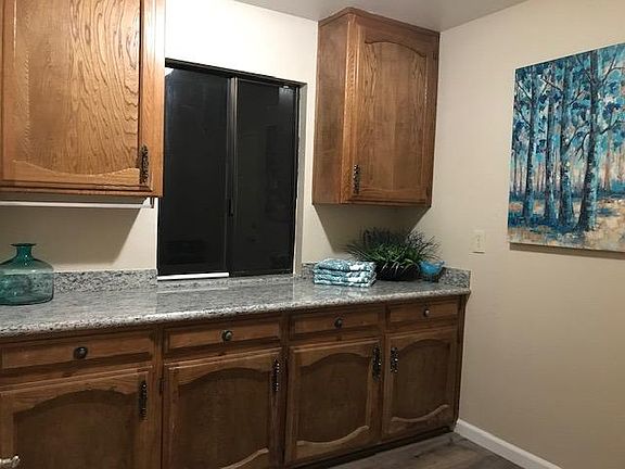 5th image of 710 Placer Ave