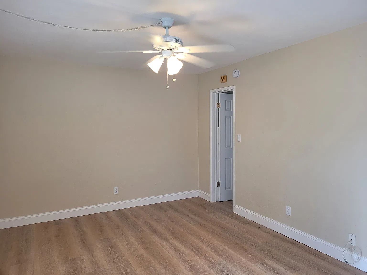 Studio, 400 sqft, $1,249 — Photo 2
