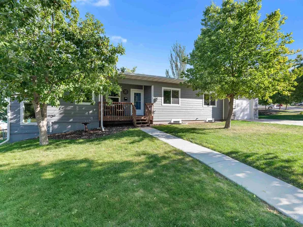 1115 Woodburn Dr, Spearfish, SD 57783