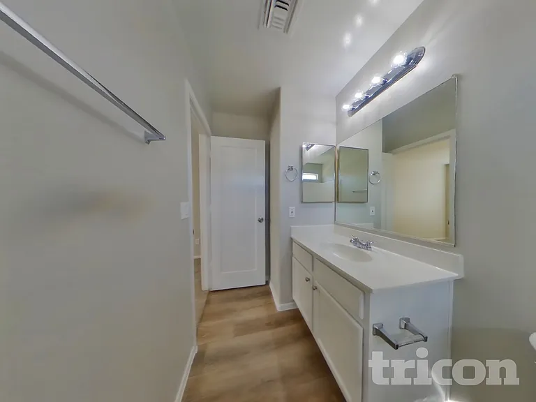 12601 W Pershing St — Photo 9