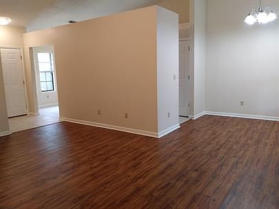5th image of 1615 Akridge Dr #1