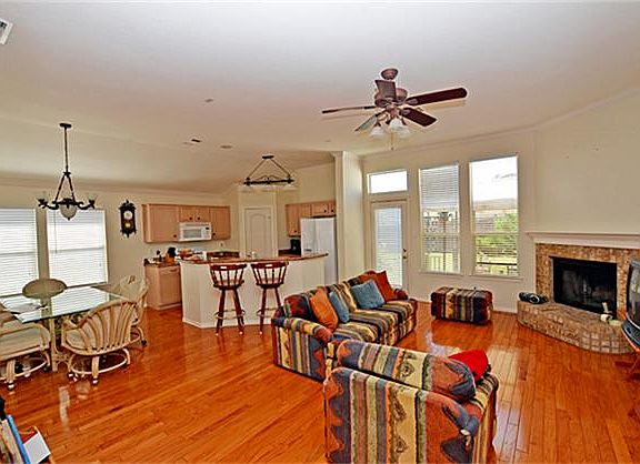5th image of 1026 Port Isabel Dr