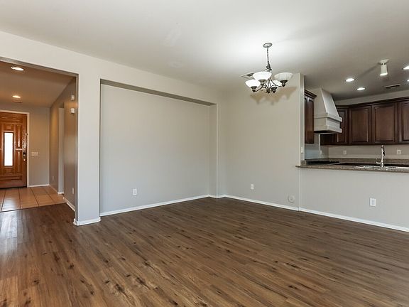 5th image of 3258 E Ivanhoe St