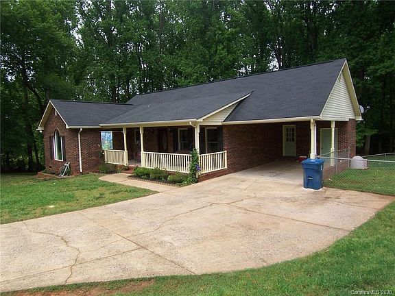 3rd image of 1311 Brandy Ln