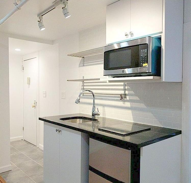 2nd image of 310 W 20th St APT A2