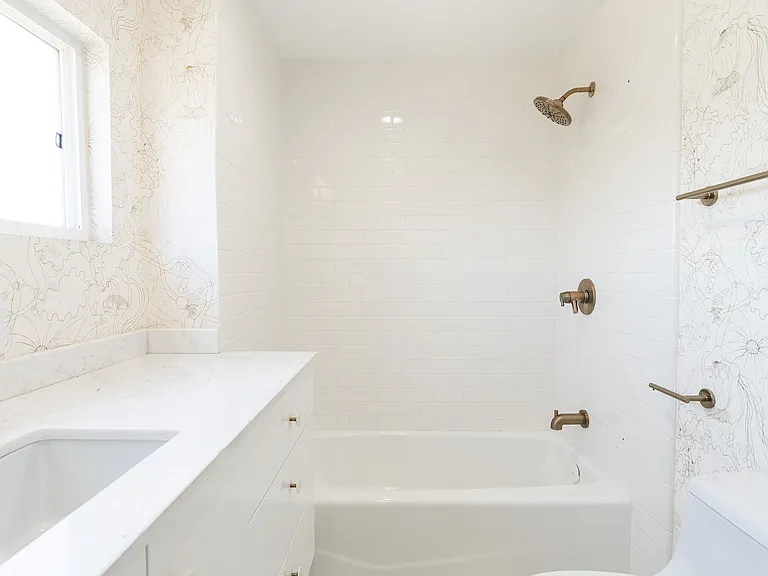 339 Isabel St — Photo 22