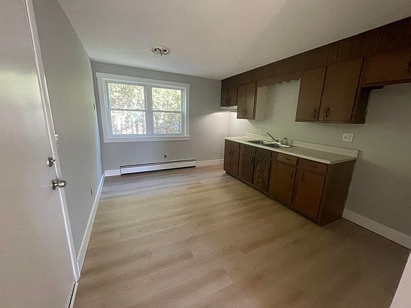 2nd image of 15 Kingsley Ct APT 3