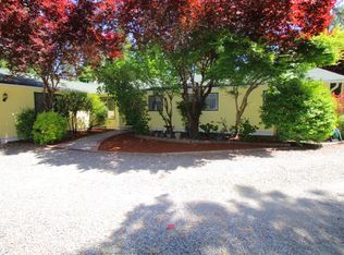 2830 Azalea Dr, Grants Pass, OR 97526