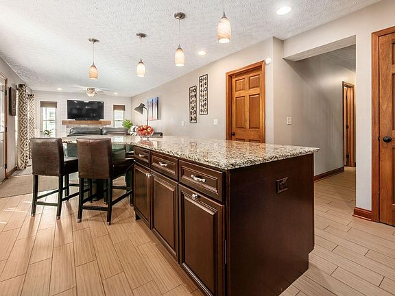 4th image of 7356 Park Bend Dr