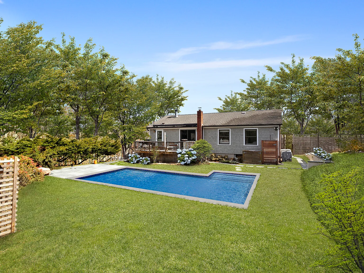 Wainscott Beauty — Photo 1