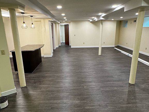 4th image of 1659 Amherst St #6