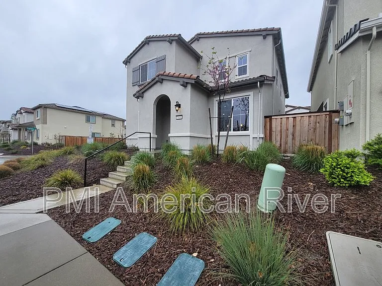 1648 Scarlet Ash Ave — Photo 2