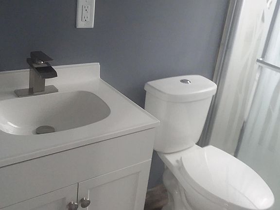 5th image of 221 Leslie Ln #A